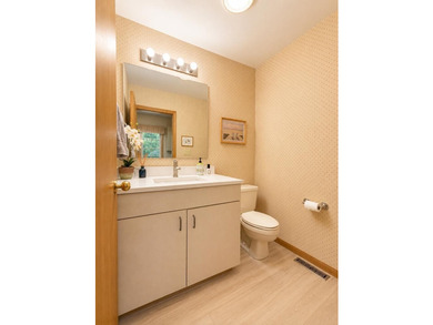 Quality-built brick ranch in desirable River Forest Estates! - photo 24