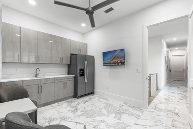 Rare Bayfront Opportunity. Constructed with concrete and just 3 - photo 25