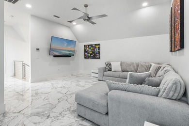 Rare Bayfront Opportunity. Constructed with concrete and just 3 - photo 28