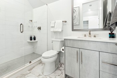 Rare Bayfront Opportunity. Constructed with concrete and just 3 - photo 32