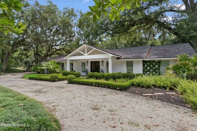 Tucked away on nearly a full acre on St. Simons Island, this - photo 2