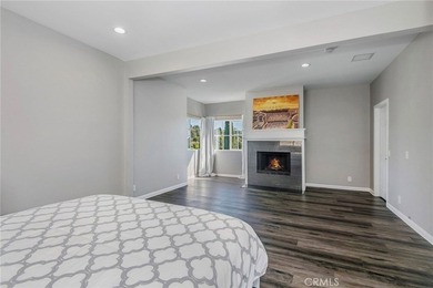 Entertainer's Dream; a stone's throw away from Calabasas, stands - photo 33