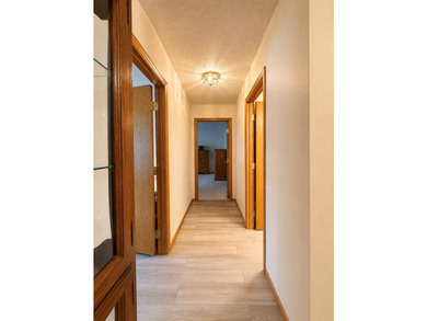 Quality-built brick ranch in desirable River Forest Estates! - photo 35