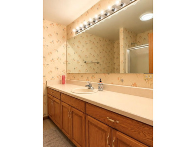 Quality-built brick ranch in desirable River Forest Estates! - photo 38