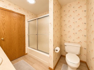 Quality-built brick ranch in desirable River Forest Estates! - photo 39