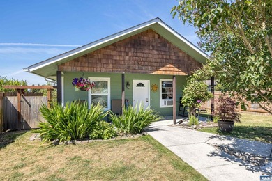 Built in 2009 with a traditional floor plan and design, this - photo 1