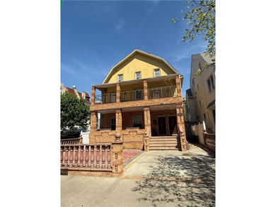 Totally renovated and stunning fully detached Victorian home in - photo 2