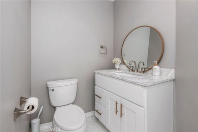 Entertainer's Dream; a stone's throw away from Calabasas, stands - photo 42