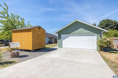 Built in 2009 with a traditional floor plan and design, this - photo 3