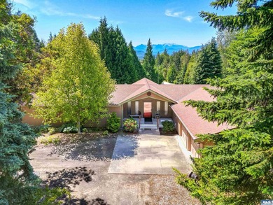 This property is perfect for those with hobbies - from - photo 1