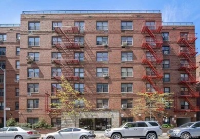 Spacious and bright high-floor 1-bedroom, 1-bath condo located - photo 1