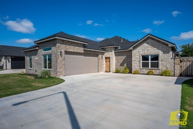 Like-new Bentwood Country Club home featuring 3 bedrooms, 2 - photo 2