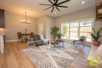 Like-new Bentwood Country Club home featuring 3 bedrooms, 2 - photo 7