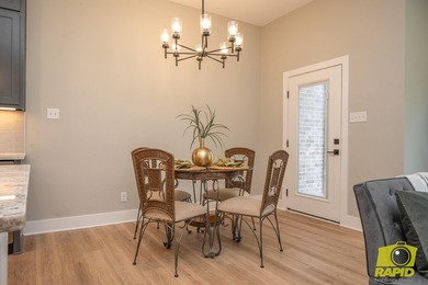Like-new Bentwood Country Club home featuring 3 bedrooms, 2 - photo 9