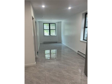 Beautiful 4th-floor duplex featuring 3 bedrooms and 2 bathrooms - photo 3