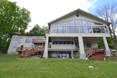 SPRAWLING LAKEFRONT HOME at its BEST! - photo 18