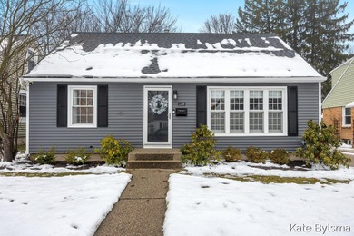 Reeds Lake Home Sale Pending in Grand Rapids Michigan