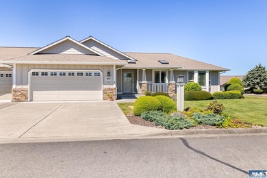 Welcome home to this beautifully maintained 3 bedroom, 2 bath - photo 1