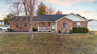 (private lake, pond, creek) Home Active Under Contract in Waterloo Illinois