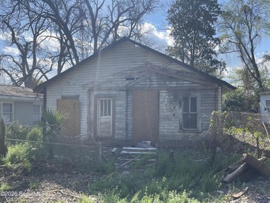 Excellent opportunity for investors or renovators looking to add - photo 1