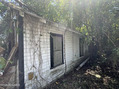 Excellent opportunity for investors or renovators looking to add - photo 2