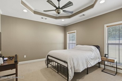 Welcome to this immaculate 3-bedroom, 3-bathroom home in - photo 12