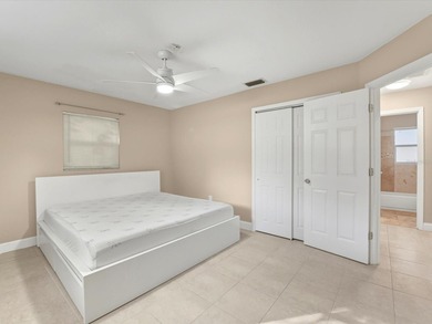 WELCOME TO THE HEART OF SOUTH VENICE - UPDATED, MOVE-IN READY - photo 14