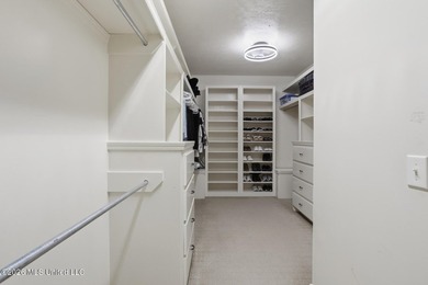Welcome to this immaculate 3-bedroom, 3-bathroom home in - photo 16
