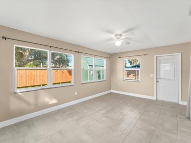 WELCOME TO THE HEART OF SOUTH VENICE - UPDATED, MOVE-IN READY - photo 18