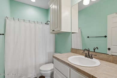 Welcome to this immaculate 3-bedroom, 3-bathroom home in - photo 18