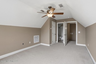 Welcome to this immaculate 3-bedroom, 3-bathroom home in - photo 19