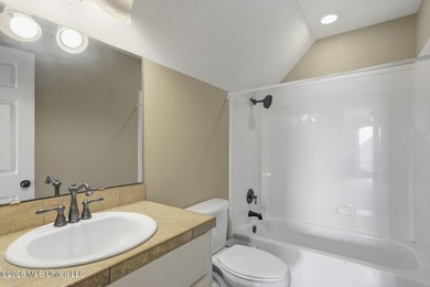 Welcome to this immaculate 3-bedroom, 3-bathroom home in - photo 20