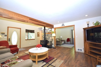 Discover the perfect blend of privacy, sunshine, and country - photo 9
