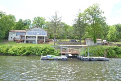 SPRAWLING LAKEFRONT HOME at its BEST! - photo 19