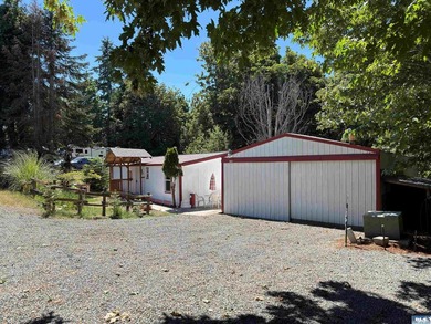 Well-kept and updated 2 bedroom, 1.75 bath manufactured home on - photo 1