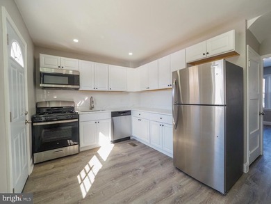 Welcome Home! ***Amazing Price!!*** TOTALLY Renovated home is a - photo 7