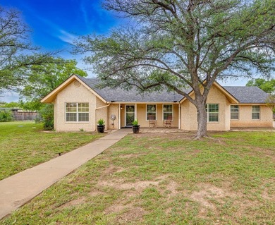 Welcome to 126 Bagpipe Rd, where comfort, character, and space - photo 2