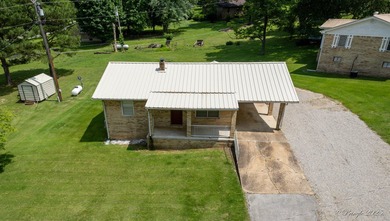 2 bedroom 1 bath brick home with a view of the Spring river - photo 3
