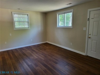 Yes, Move-in ready single family home under $200K! Cute 2 - photo 3