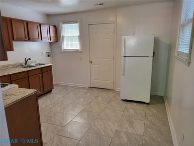 Yes, Move-in ready single family home under $200K! Cute 2 - photo 7