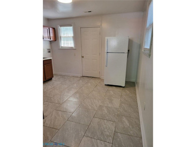 Yes, Move-in ready single family home under $200K! Cute 2 - photo 8