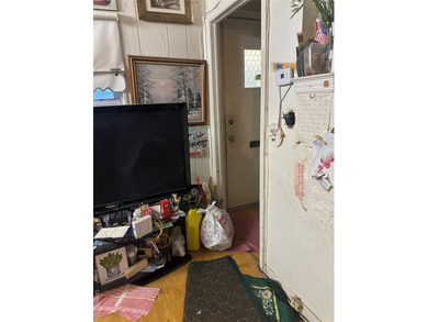 GOOD LOCATION NEED TLC FULL BATH 2 ND FLOOR, 1 ST FLOOR LIV - photo 12