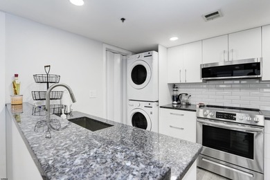 Beautifully renovated 2 bedroom, 2 bathroom residence in the - photo 17