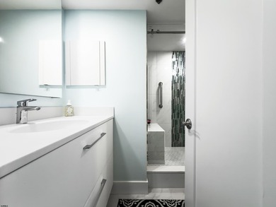 Beautifully renovated 2 bedroom, 2 bathroom residence in the - photo 22