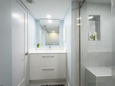 Beautifully renovated 2 bedroom, 2 bathroom residence in the - photo 27