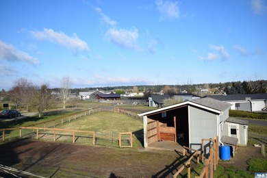 Beautiful & bright home with extensive upgrades & vaulted - photo 28