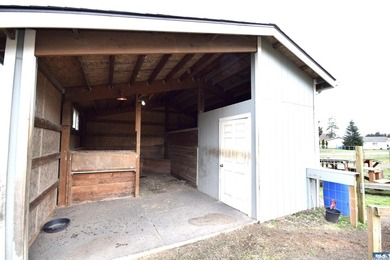 Beautiful & bright home with extensive upgrades & vaulted - photo 29