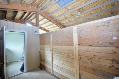 Beautiful & bright home with extensive upgrades & vaulted - photo 32