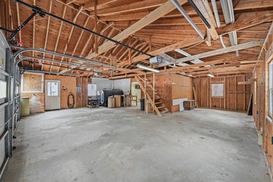 Serene Living & 4.5 Private Acres Minutes from the Belgrade