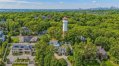 Welcome to 26 High Point Road, a stunning custom residence - photo 6